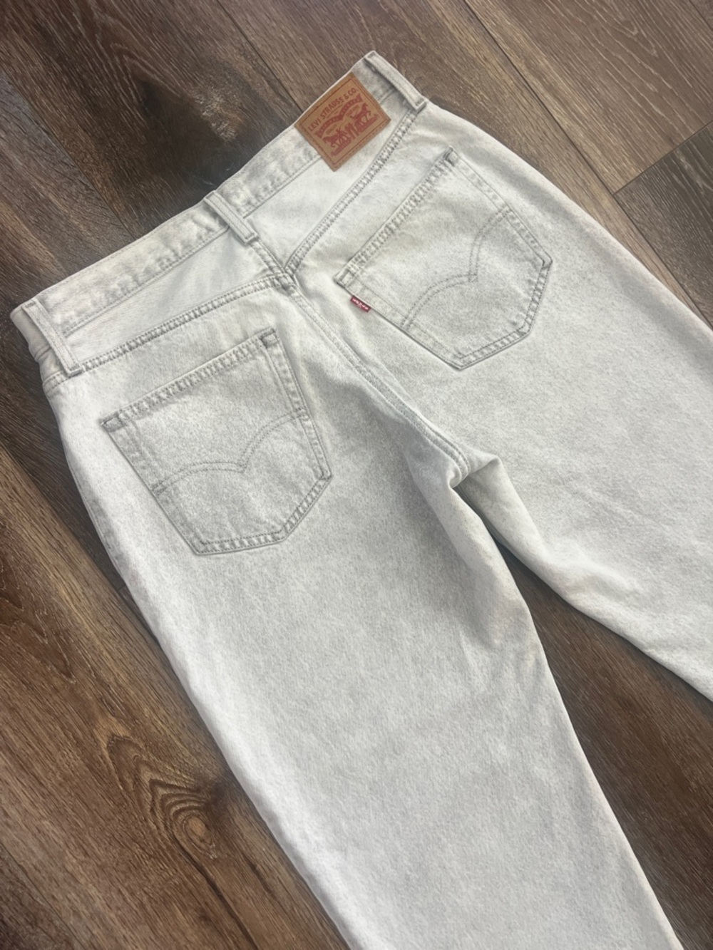 Levi's® ‘94 Baggy Fit Jeans Light Gray Splattered Wash W/Soft White Denim Base 🩶 - Picture 9 of 11